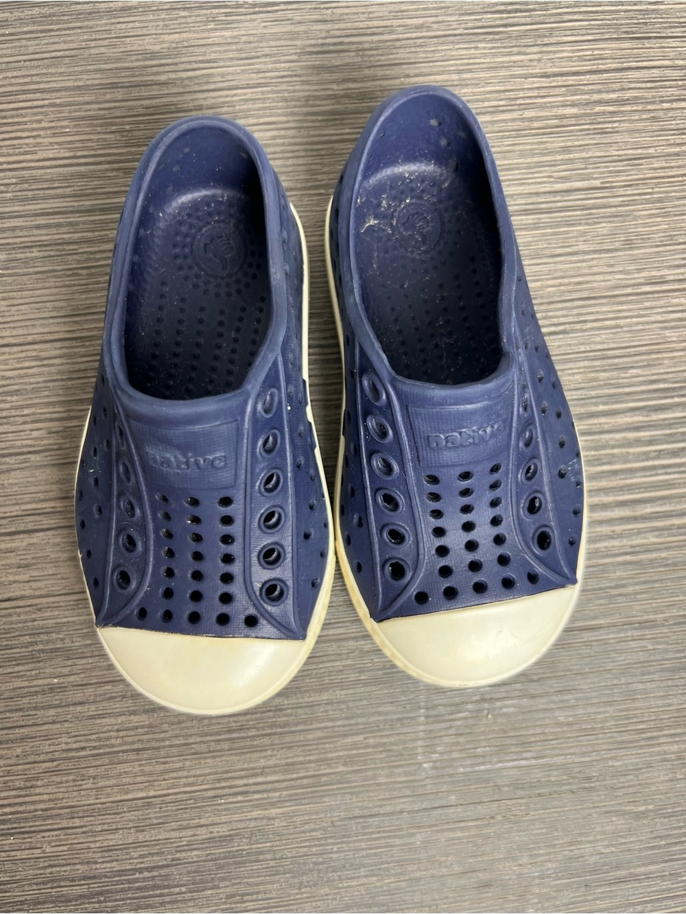 Native Kids Water Shoes Slip-On in Navy and Cream